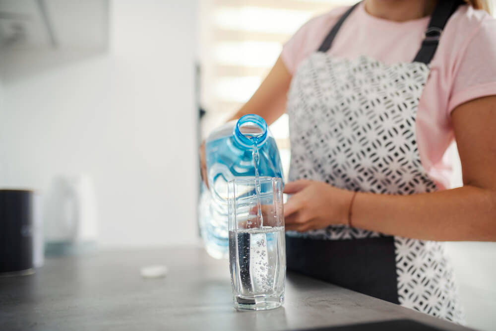  Nestle Pure Life - Agua purificada de manantial embotellada de  8 onzas, paquete de 24 botellas de agua embotellada, mini botellas de agua  de 8 onzas, paquete de 24 : Comida Gourmet y Alimentos