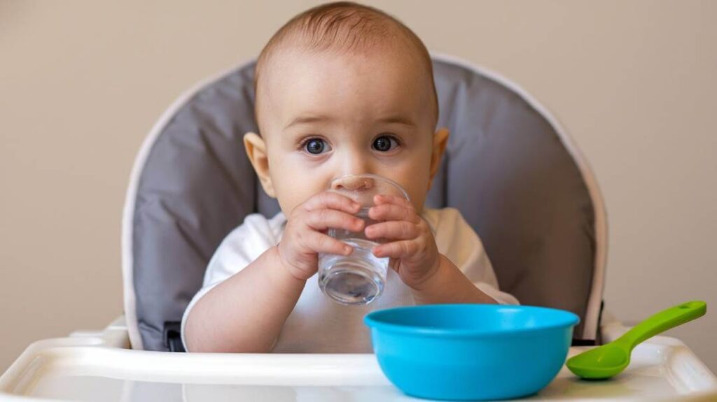 agua embotellada para bebes